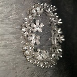 Silver flower stretch bracelet